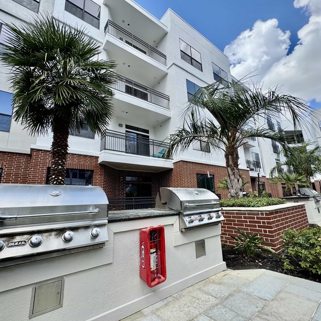 Instrata Upper Kirby - Outdoor grill station