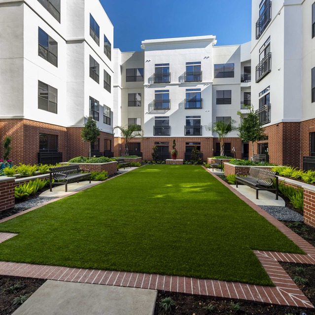 Instrata Upper Kirby - Courtyard