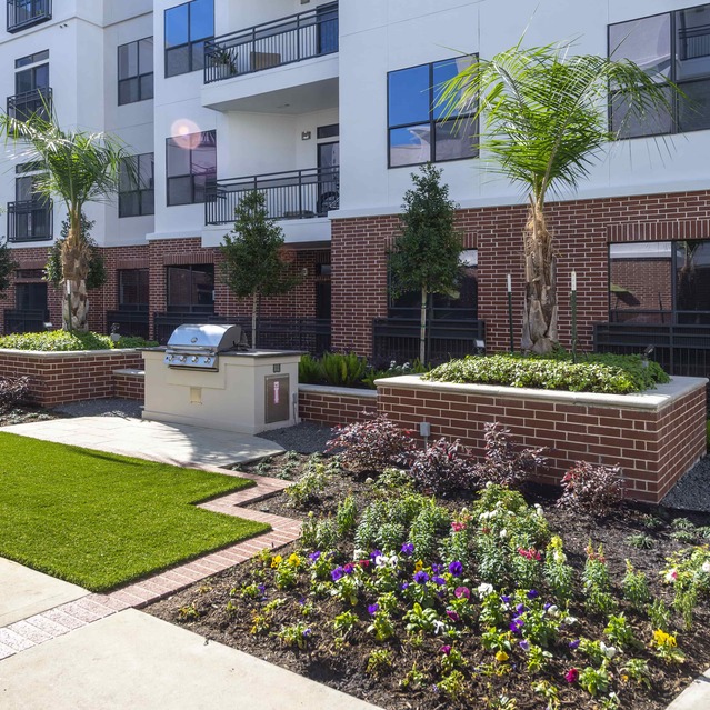 Instrata Upper Kirby - Courtyard