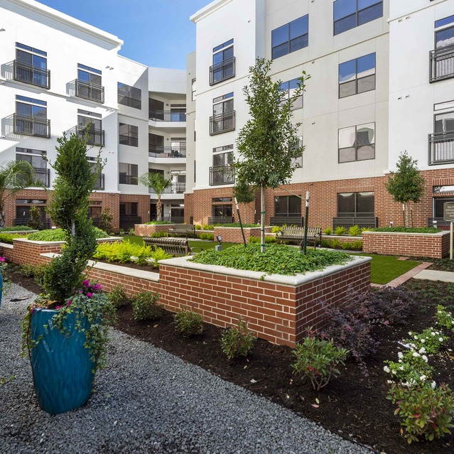 Instrata Upper Kirby - Courtyard