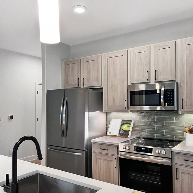 Instrata Upper Kirby - Modern kitchen with stainless appliances