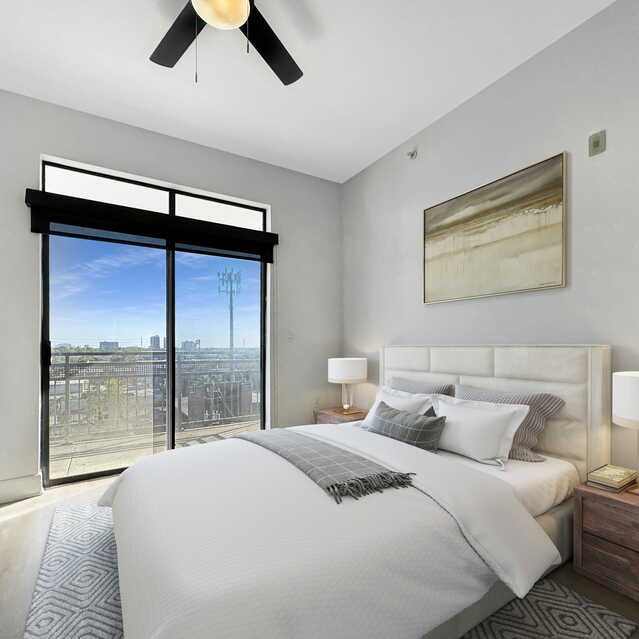 Instrata Upper Kirby - Cozy white bedroom