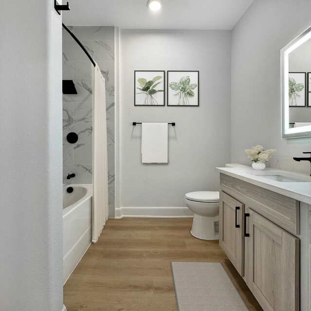 Instrata Upper Kirby - Modern bathroom with double vanity