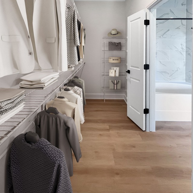 Instrata Upper Kirby - Walk-in closet with bathroom access