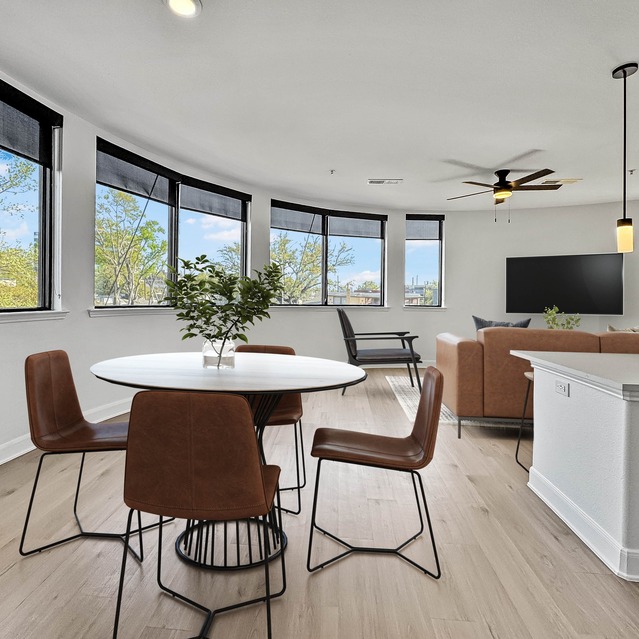 Instrata Upper Kirby - Open-concept living and dining space