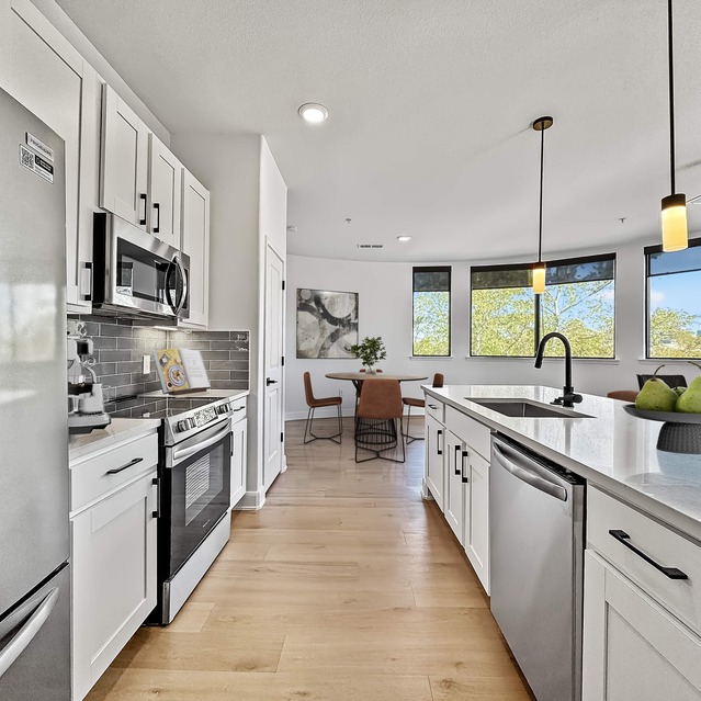 Instrata Upper Kirby - Modern kitchen with stainless appliances