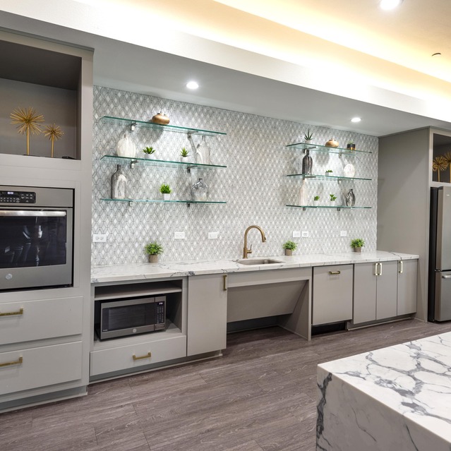 Instrata Upper Kirby - Modern kitchen with stainless appliances