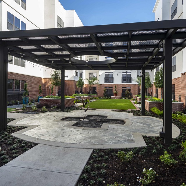 Instrata Upper Kirby - Courtyard with pergola