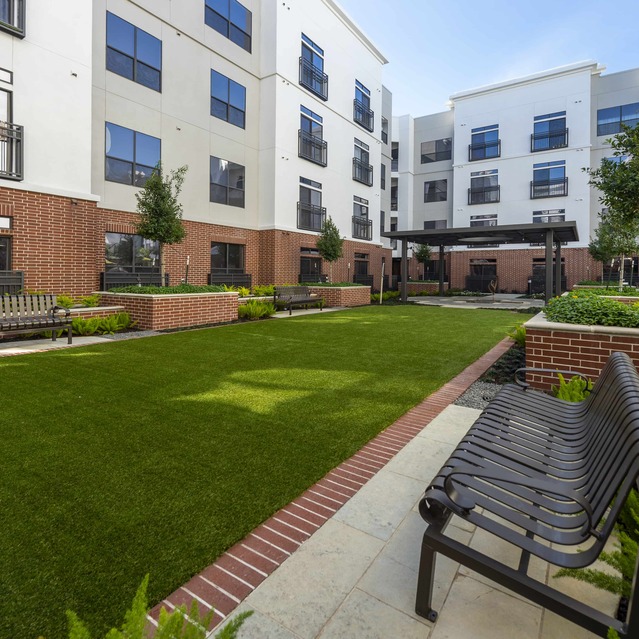 Instrata Upper Kirby - Courtyard